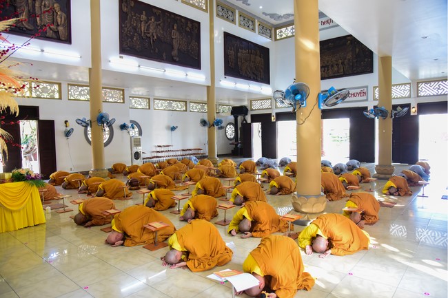 Pratimoksa commandment rite and precept listen at Hoang Phap pagoda